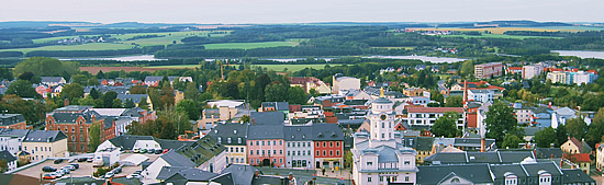 Blick auf Zeulenroda Marktplatz mit Umland